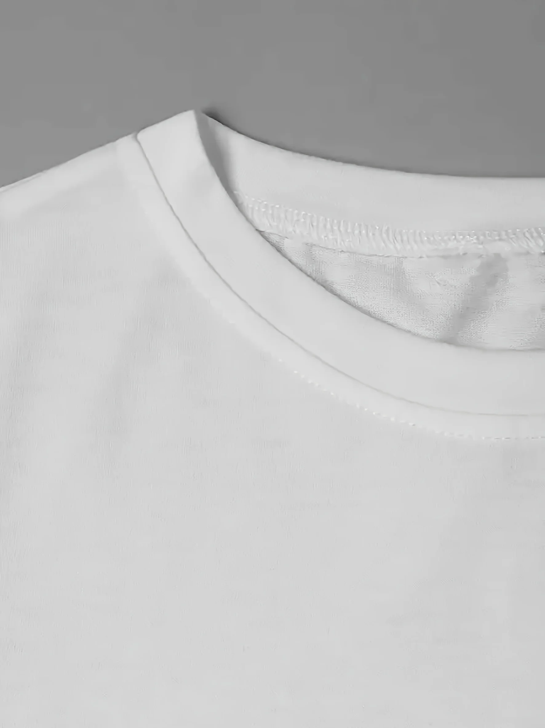 "أنا أحبك حياةك كاملة، سأفتقدك ابن لراقي الأنا" حرف وأجنحة الملاك ورسومات الفراشة، رقبة دائرية قصيرة