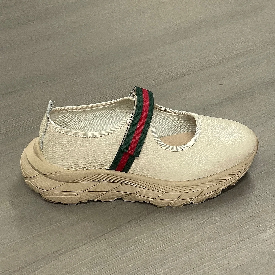 Zapatos casuales de alta calidad para mujer, zapatillas deportivas de diseño moderno y portátiles, con un diseño único, combinación de colores y fabricadas en cuero genuino, ideales como regalo.