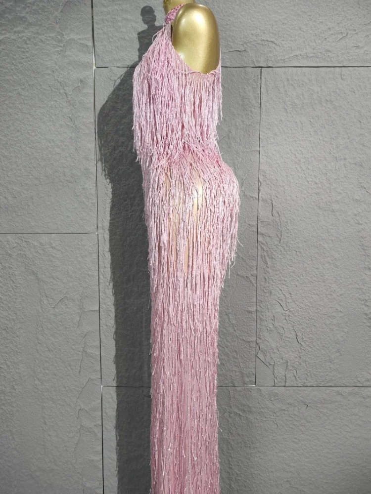 2025 Mini robe glamour en plumes bleu clair et strass - Manches bouffantes, détails transparents pour la discothèque de fête sur scène