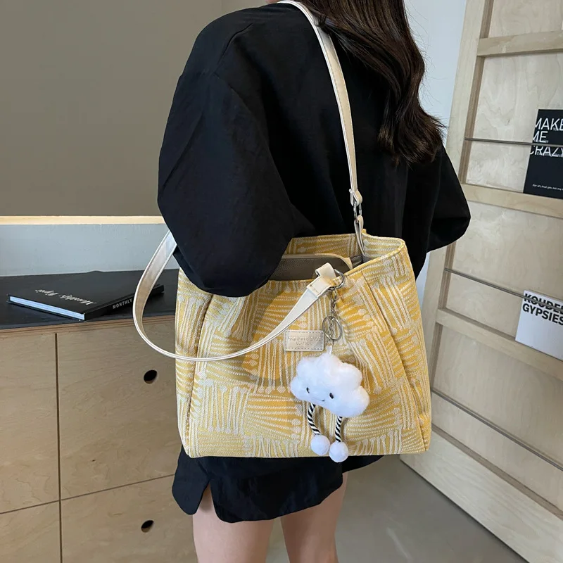 Fashionable design large capacity bag 2026 new women's shoulder niche versatile commuting tote bag storage bag