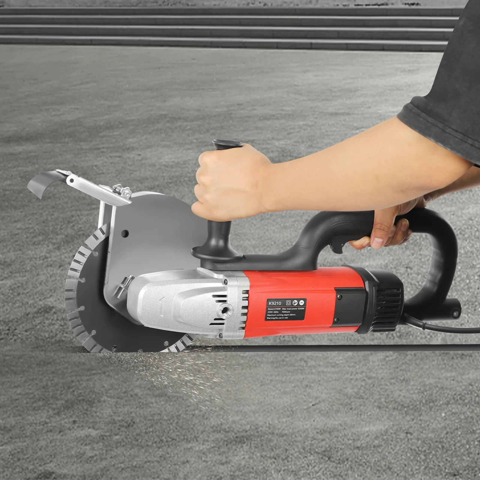 ماكينة الحز الكهربائية 2700 وات 7000 دورة في الدقيقة منشار خرسانة بمحرك نحاسي نقي 0-180 ° زاوية قابلة للتعديل عمق القطع 68 مم للطوب #5