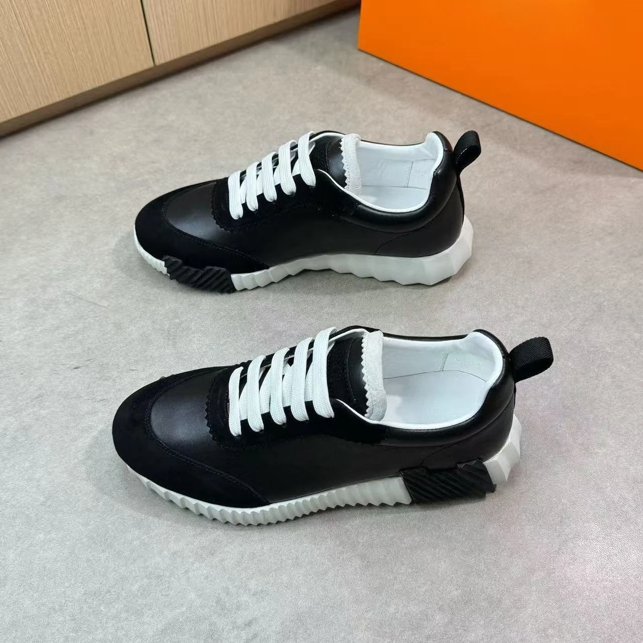 26SS  Men's Casual Leather Running Shoes Breathable Low-Top Sneakers Black Comfortable Anti-Odor Rubber Sole All-Season Wear