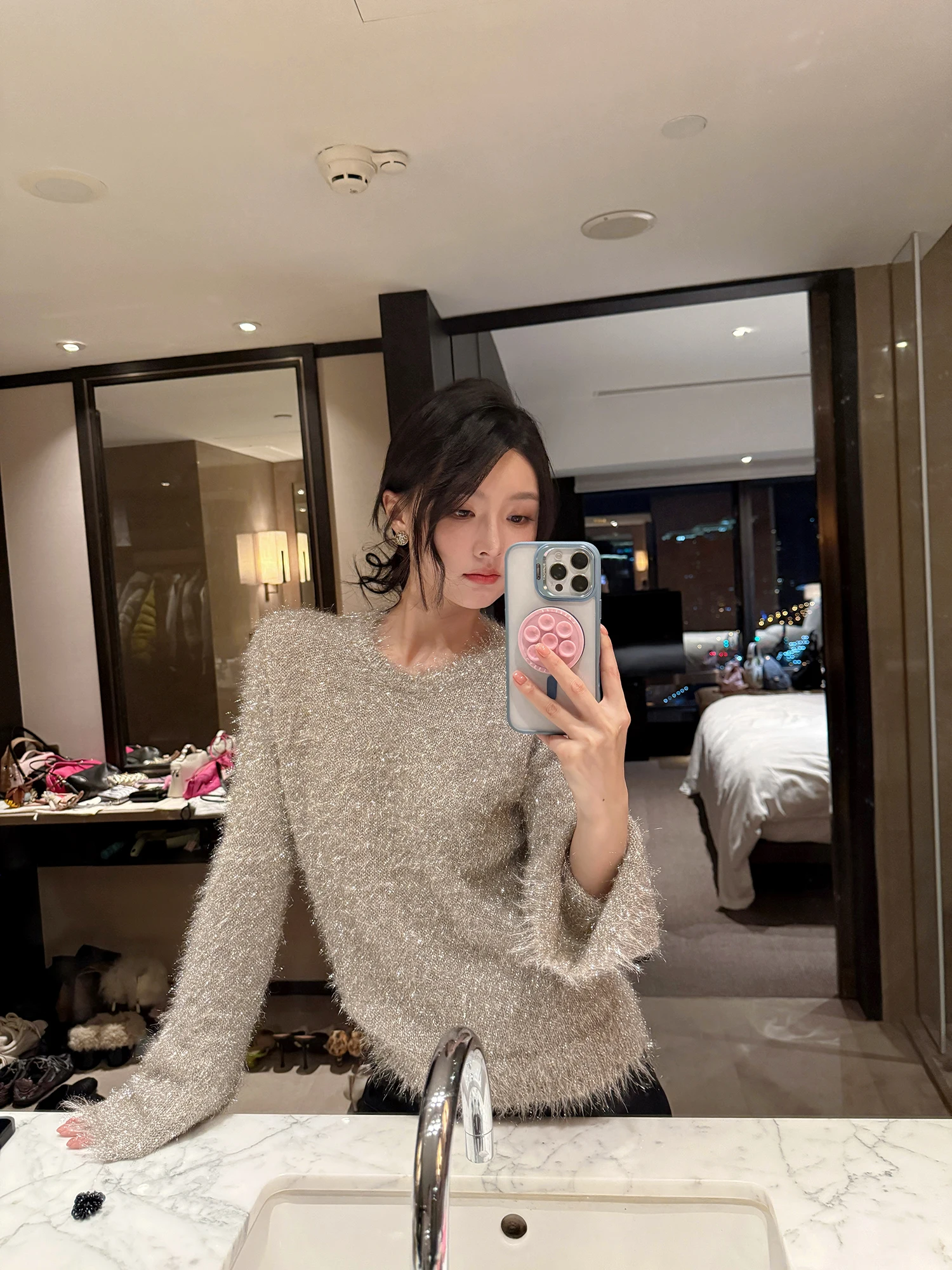 

Ultra Soft Knitted Pullover Sweater with Fce for Women in Gold And Silver Tead Dense Weave Base irt ort Sle round ...