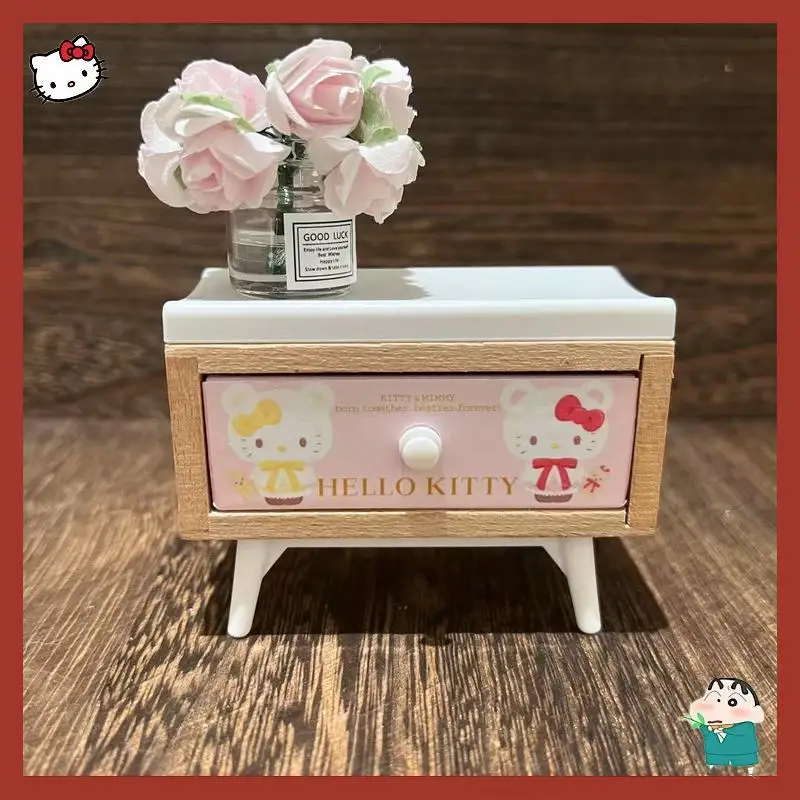 Hello Kitty Miniatur-Puppenhaus Mini-Schlafzimmer Nachttisch Rosa Schubladenschrank Rollenspiel-Spielzeug Szenendekoration Puppenhaus-Deko