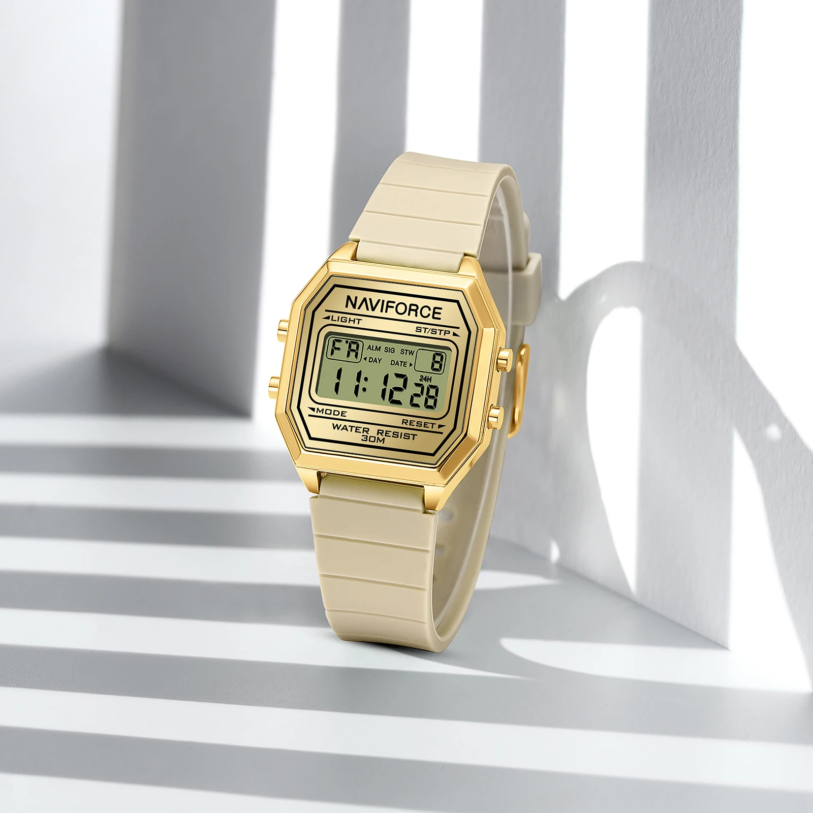 

NAVIFORCE Women's LCD Digital Watch Simple Sports Watch Silicone Strap 3ATM Waterproof Time Display Woman Fashion Watches Gift