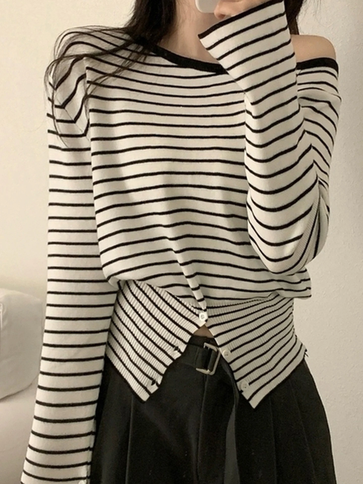 

WEEKEEP Korean Style Color Block Stripe Slant Collar Shoulder Bared Long Sleeve Women's Loose T-Shirt Waist Cinched Streetwear