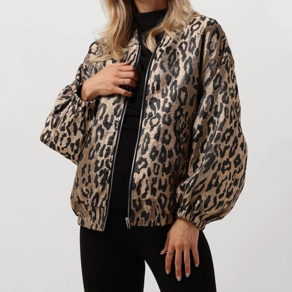   Chaqueta holgada con cremallera de moda urbana de leopardo, chaqueta de piloto versátil para mujer, chaqueta de leopardo a la moda para ir al trabajo, novedad de 2025