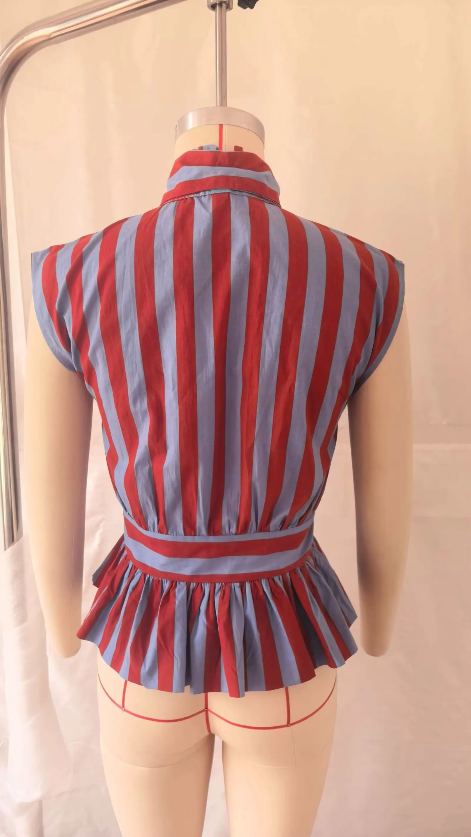 HH Damen Sommer Gestreifte Bluse mit Schleife, Rüschenkragen, Ärmellos, Knopfleiste, Peplum-Top im Preppy-Stil, Lässig für Abschlussfeier und Urlaub – Detail 12