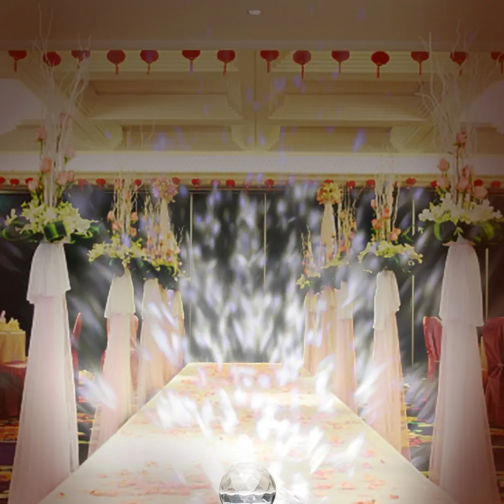 Lampu sorot Led tahan air, lampu proyektor Led berputar dengan cahaya api untuk dekorasi Festival Natal, Multi Warna + putih