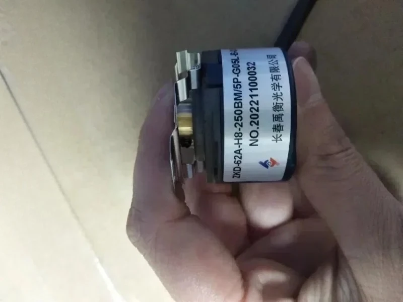 

ZKD-62A-H8-250BM/5P-G05L-B-0.5m Yuheng Encoder 200BM/4P-0.4m-C-2.5