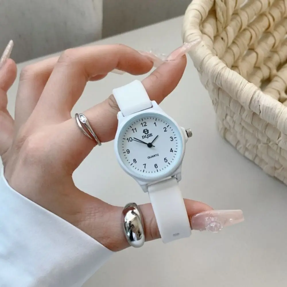 ساعة يد عصرية بحزام سيليكون متعددة الألوان كاجوال كوارتز ساعة كوارتز قابلة للتعديل للطالبات والفتيات