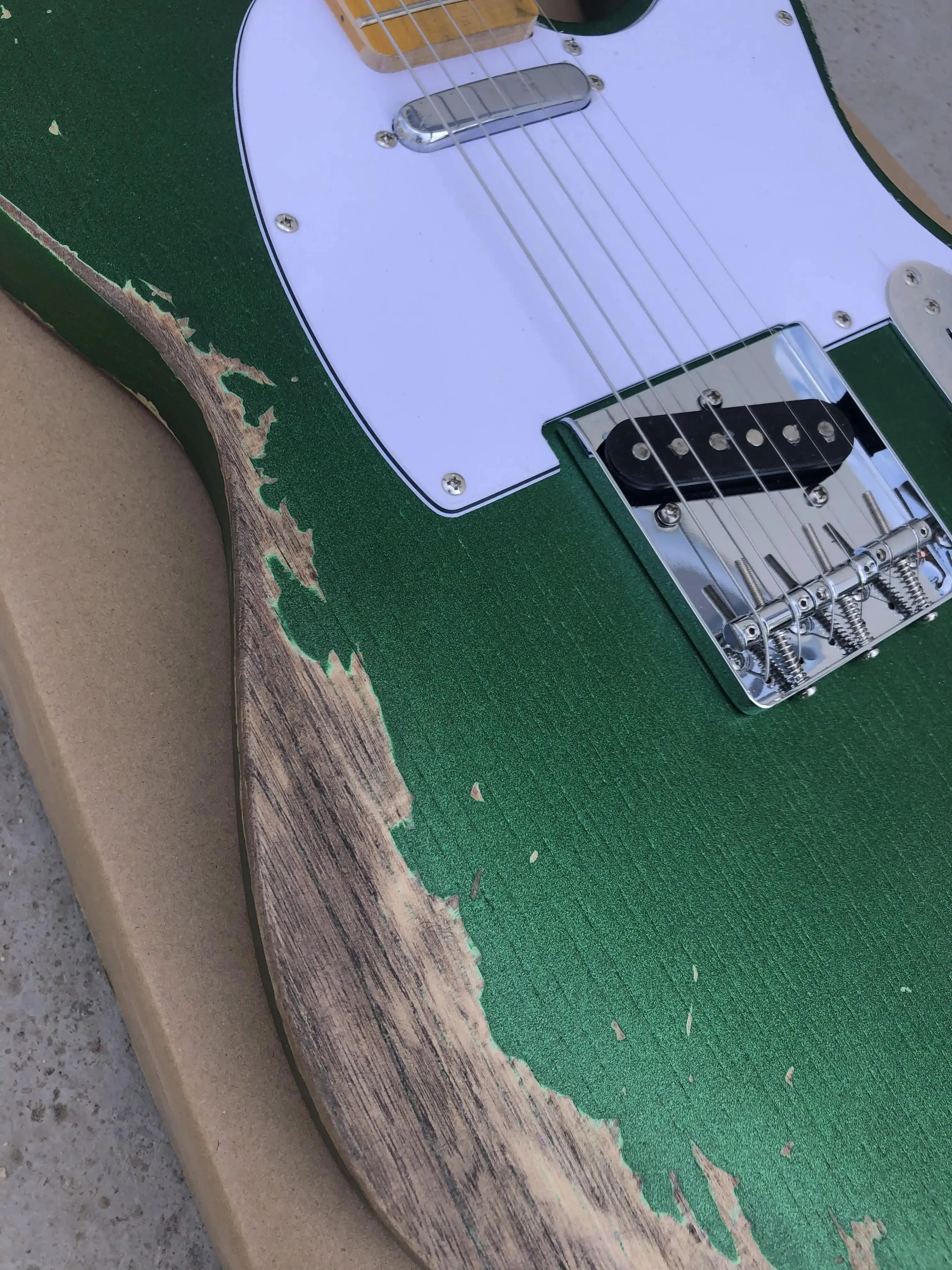 Inventory ruins  guitar,metal relic green white board,maple neck,in stock,6 string classic high quality