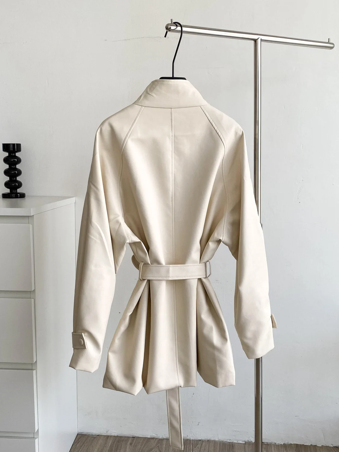 Briti Sle-abrigo con cuello levantado para mujer, chaqueta holgada informal Vintage con cinturón en la cintura, longitud media, de cuero, otoño 2025, recién llegado