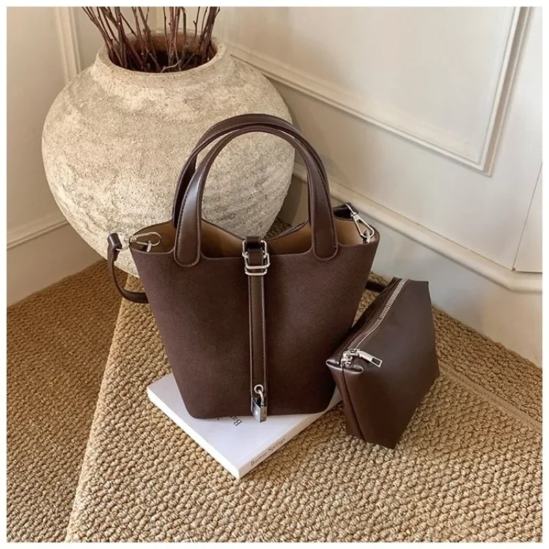 Luxury Chic Designer Diaper Bag For Women Large Capacity Tote Elegant Leather Crossbody Handbag For Fashionable And Practical