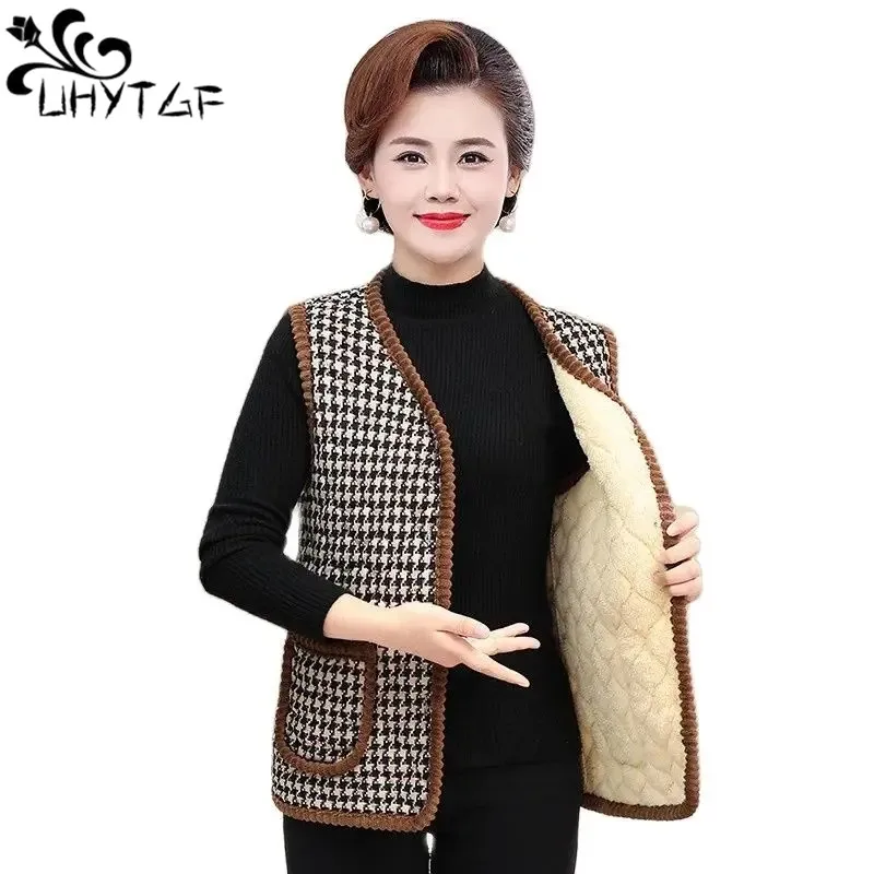 

Autumn Winter Vest Women Middle-Aged Elderly MoM Short Sleeveless Jacket Female Plush Warm Cotton Waistcoat Coat Ladies 6XL 2922