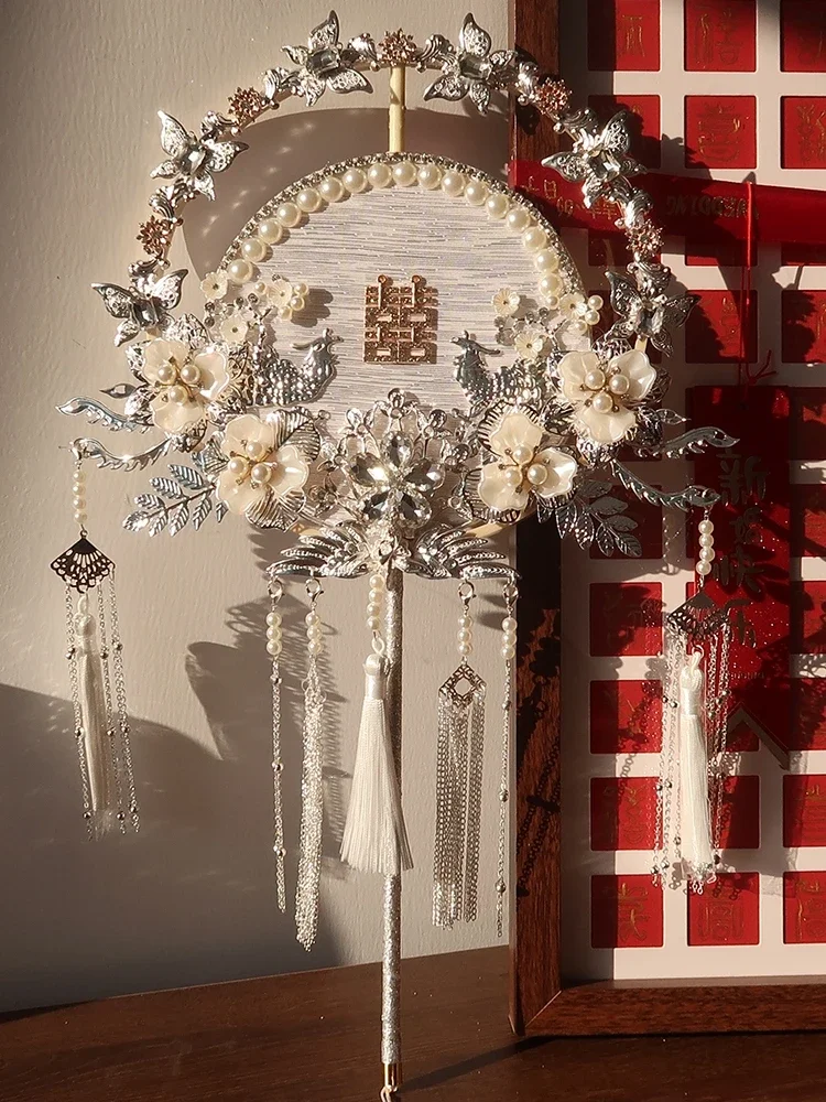 Bride Chinese wedding group fan antique wedding fan from Xiuhe clothing fan hand bouquet white moonlight series group