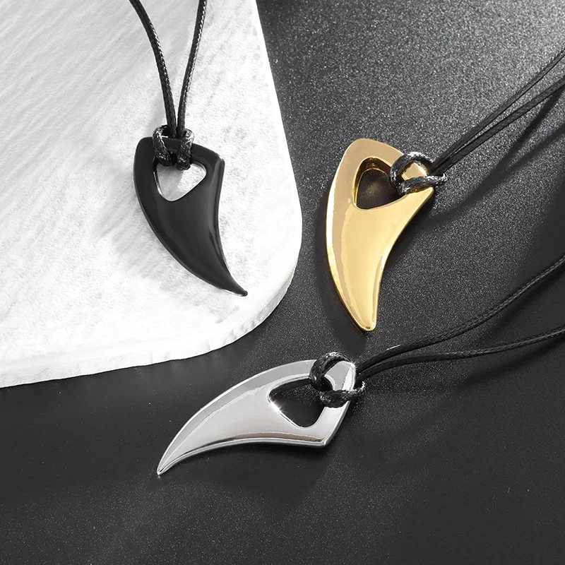 Retro Punk Wolf Fang Necklace Black Horn Pendant for Men Fashion Cool Street Party Jewelry New Year Gift Wholesale