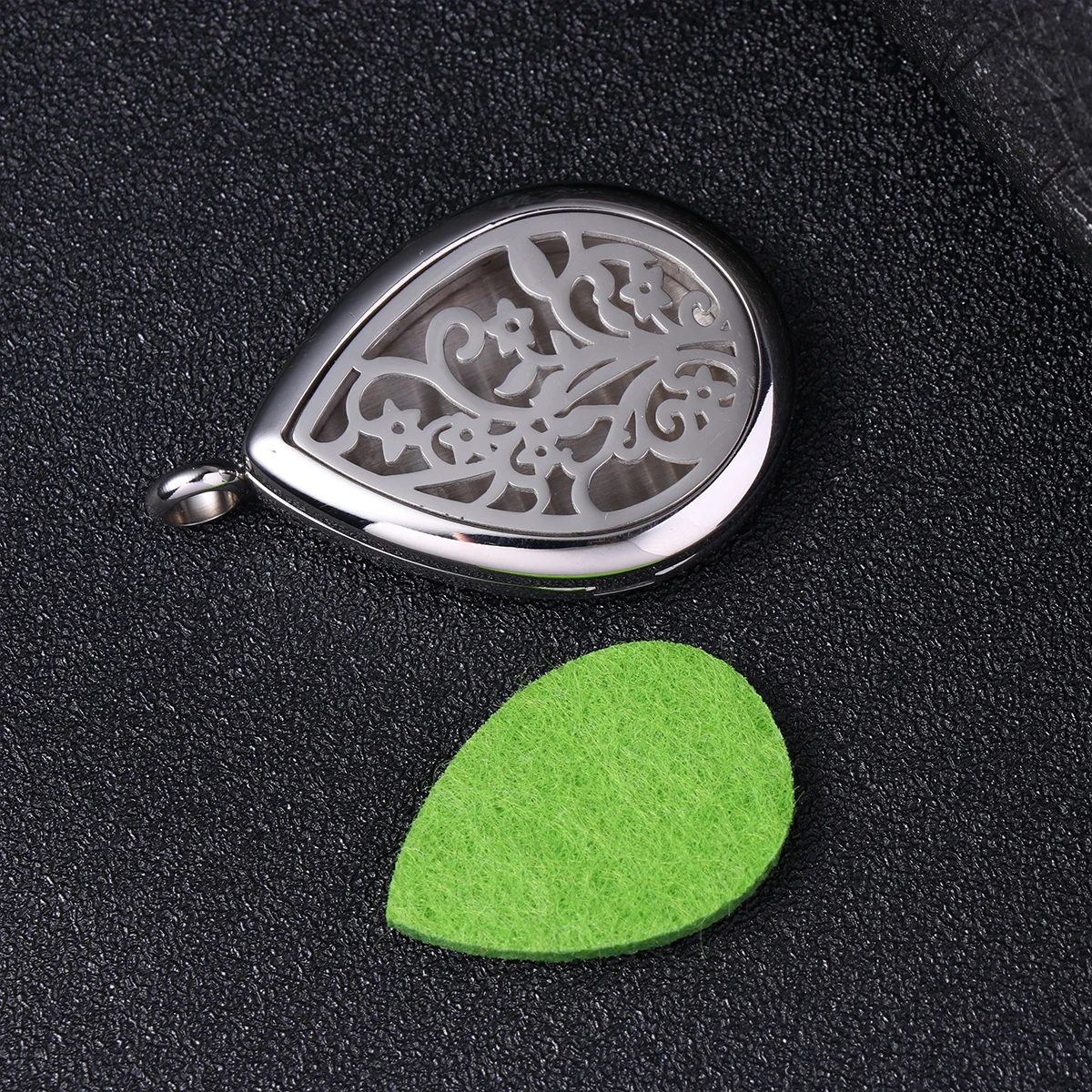 

Essential Oil Pendant Aromatherapy Necklace Hollow Out Stainless Steel Diffuser Personal Care Accessories Gift