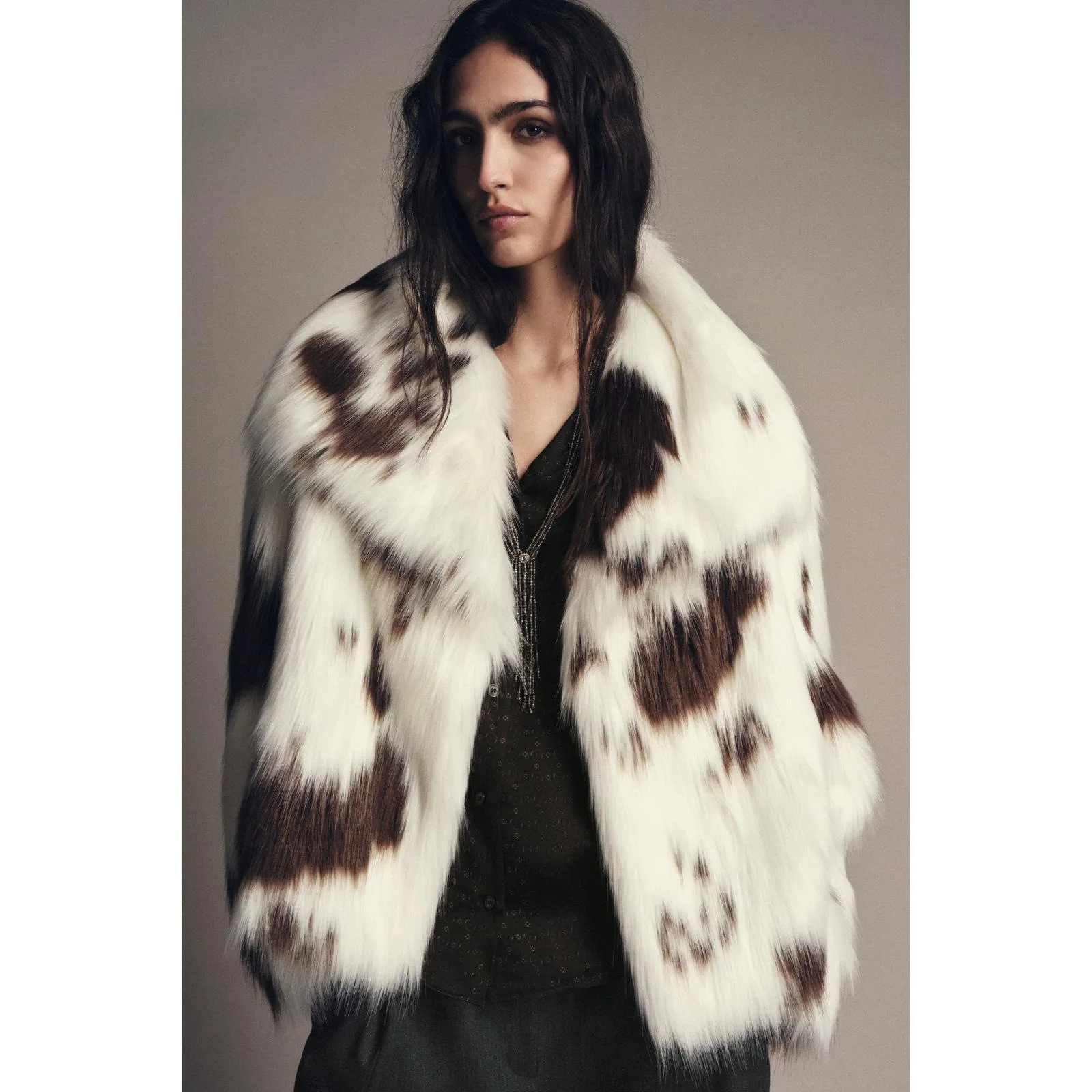 Autumn Winter Leopard Faux Fur Jacket Coat Women Fashion Short Plush Stand Collar Panelled Jacket Female Warm Stylish Outerwears