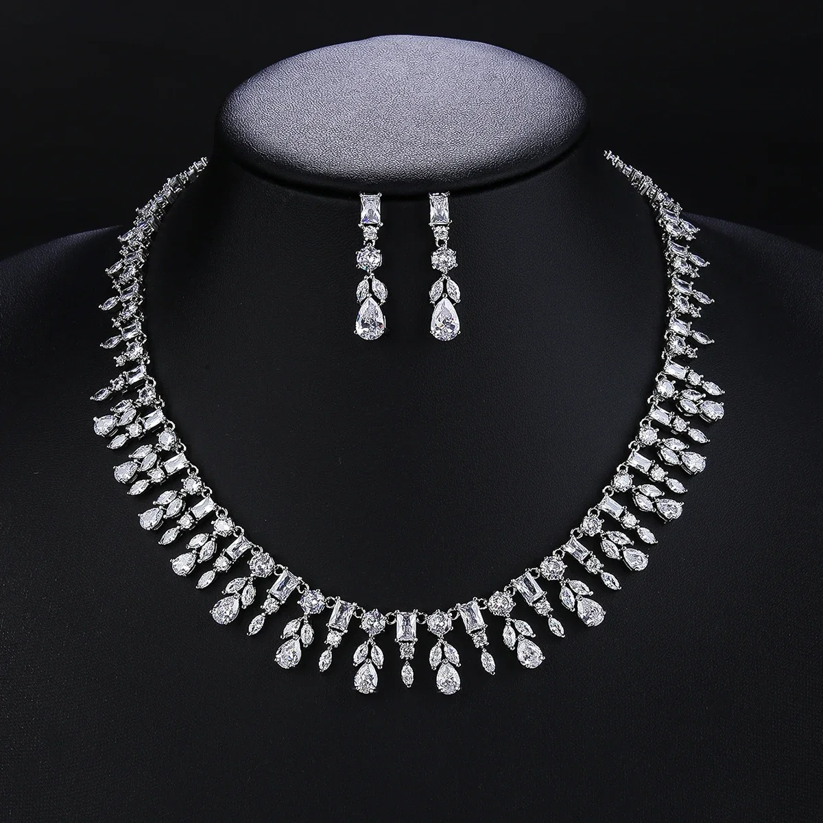 

Luxury Bridal Jewelry Set Gorgeous Water Drop Cubic Zirconia Ladies Party Wedding Necklace And Earrings Set CN10426