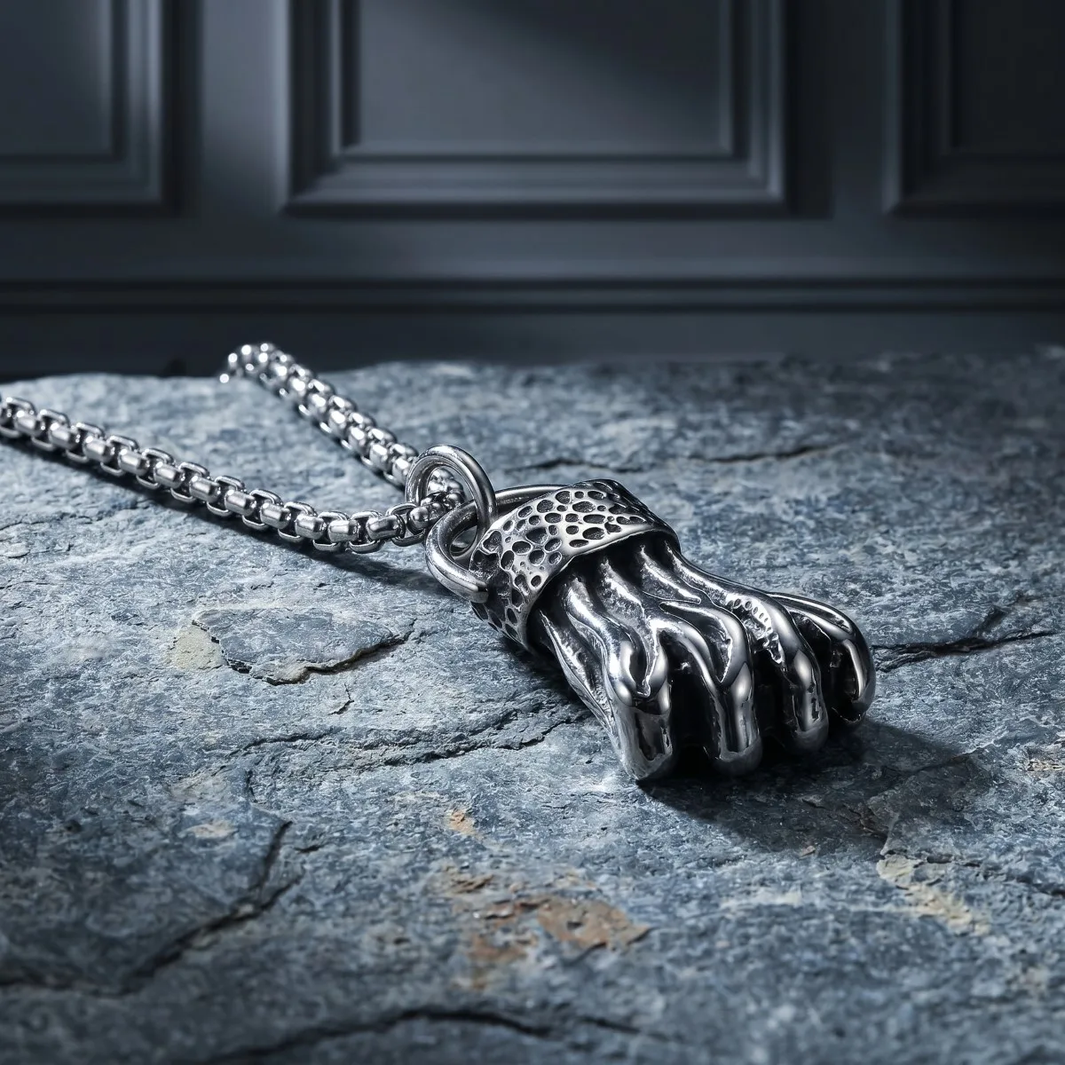 Silvery Stainless Steel Veiny Muscle Fist Pendant Necklace Gym Fitness Strength Motivational Jewelry For Men
