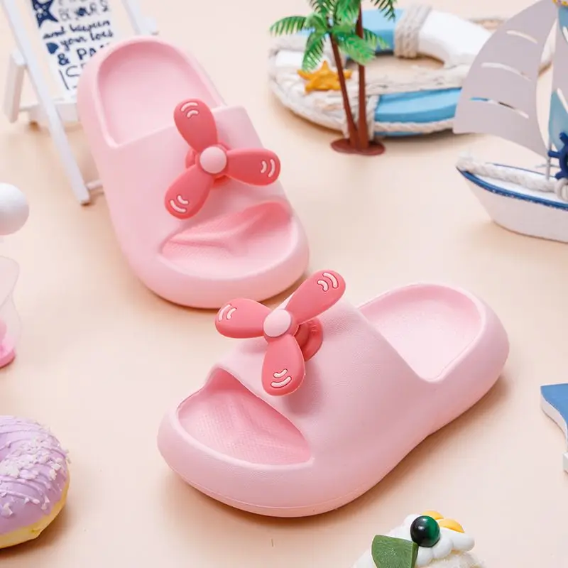 

Детские летние сандалии с противоскользящей подошвой, устойчивые к запаху, с милым мультяшным дизайном, мягкая подошва из EVA, унисекс, тапочки для ванной.