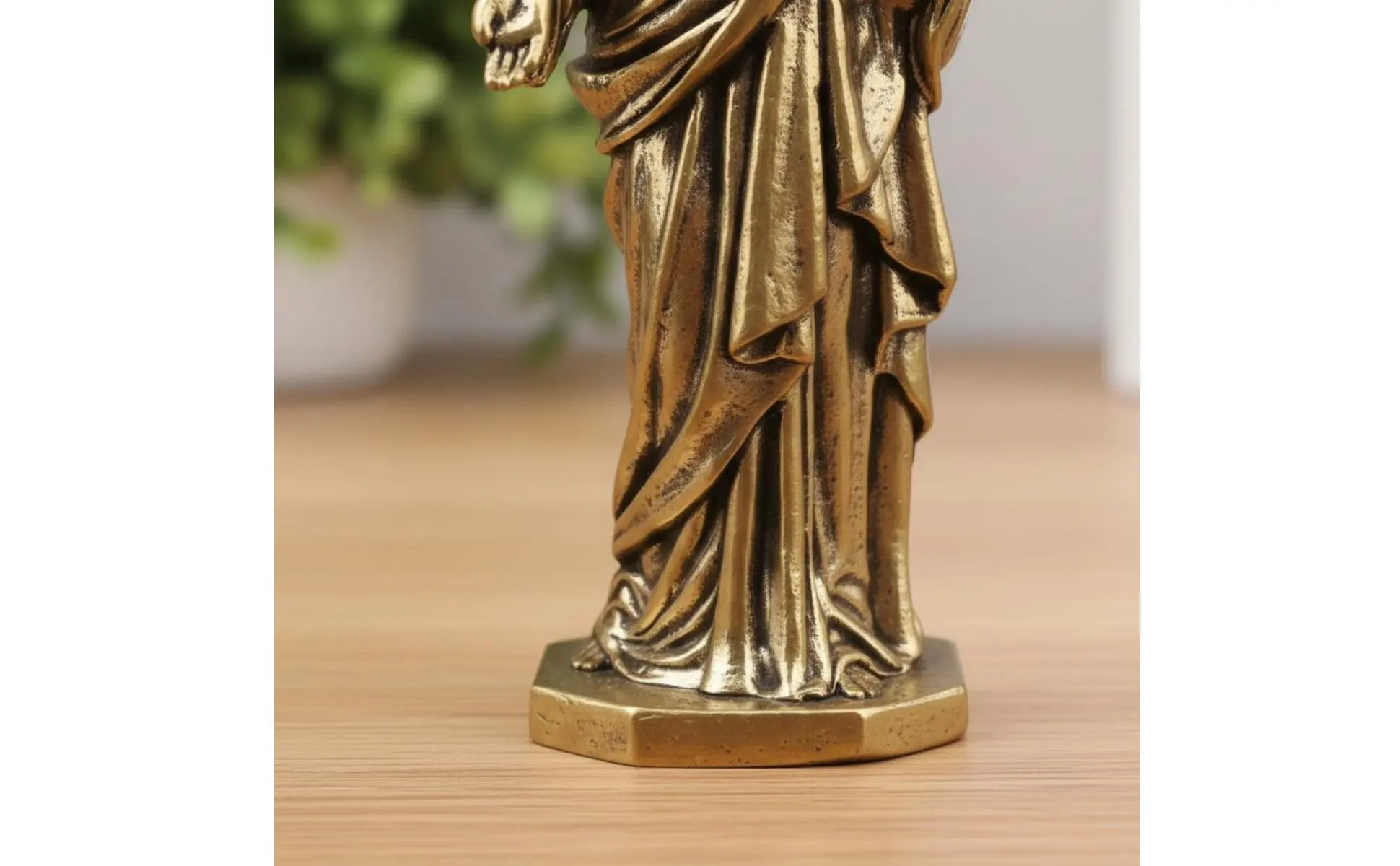 Brass Jesus Figurine Desktop Decoration Sacred Heart of Jesus Statue Miniature Christian Sculpture Handmade Look for Christians