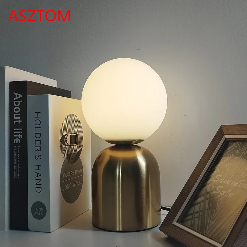 

Glass ball Design Brass table lamp Nordic Bedroom Bedside Lighting fixtures Black Simple Study Home Decor Desk lamp