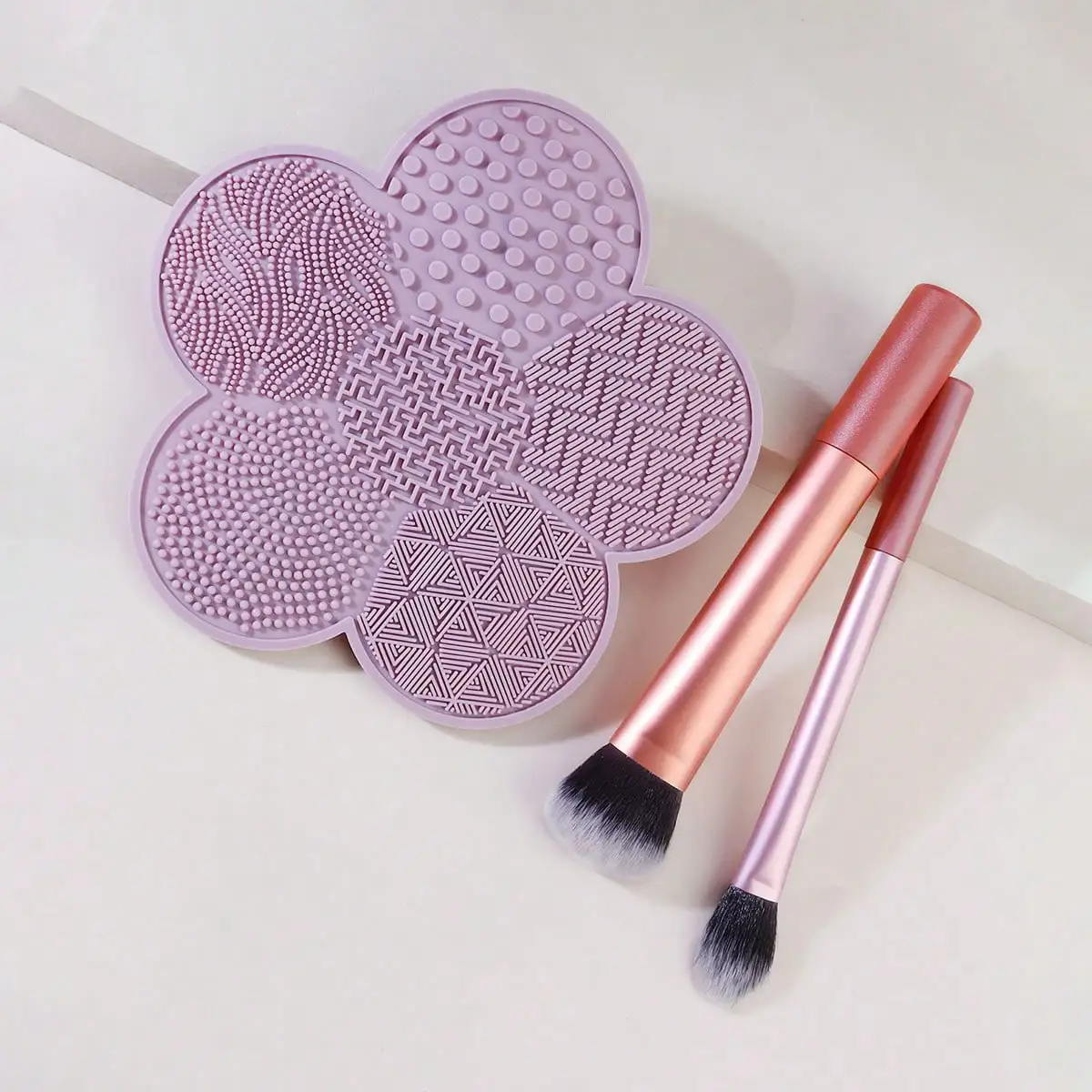 3Pcs Makeup Brush & Silicone Cleansing Pad Set, 2 Brushes + 1 Flower Face Pad, Contour Highlight Powder Beauty Tools