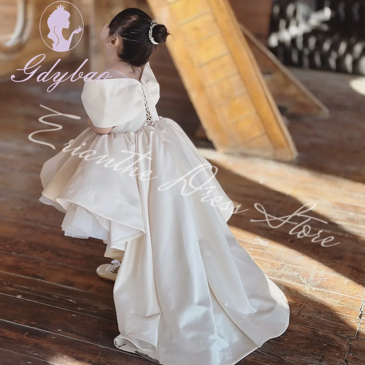ชุดเดรสเด็กผู้หญิงสีงาช้างสำหรับงานแต่งงาน ผ้าซาตินทูลล์แบบพอง ไหล่เฉียง สไตล์เจ้าหญิง สำหรับงานวันเกิด งานรับศีลมหาสนิท หรืองานเลี้ยง