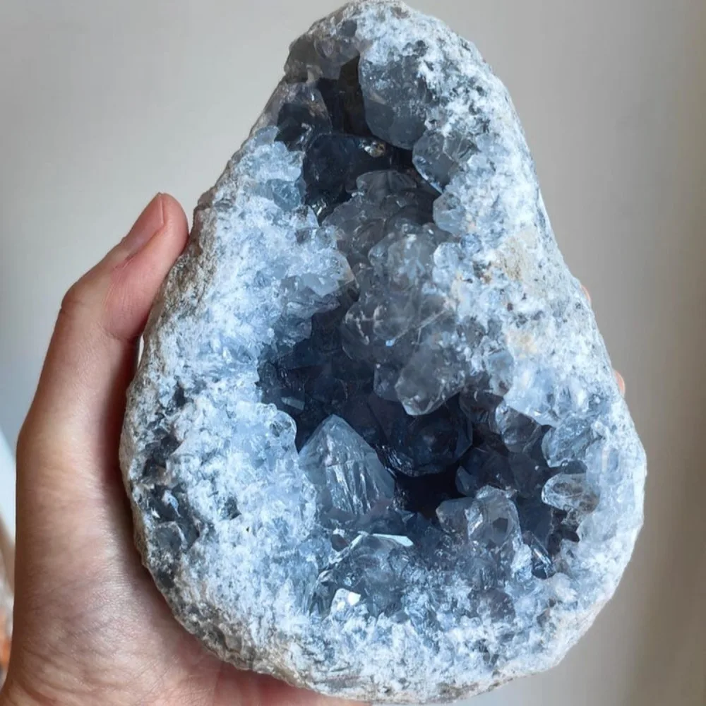 Grande Geodo de Cristal Azul Celeste Natural, Drusa Bruta de Celestita, Aglomerado Mineral para Cura do Sono e Decoração de Casa Tranquila