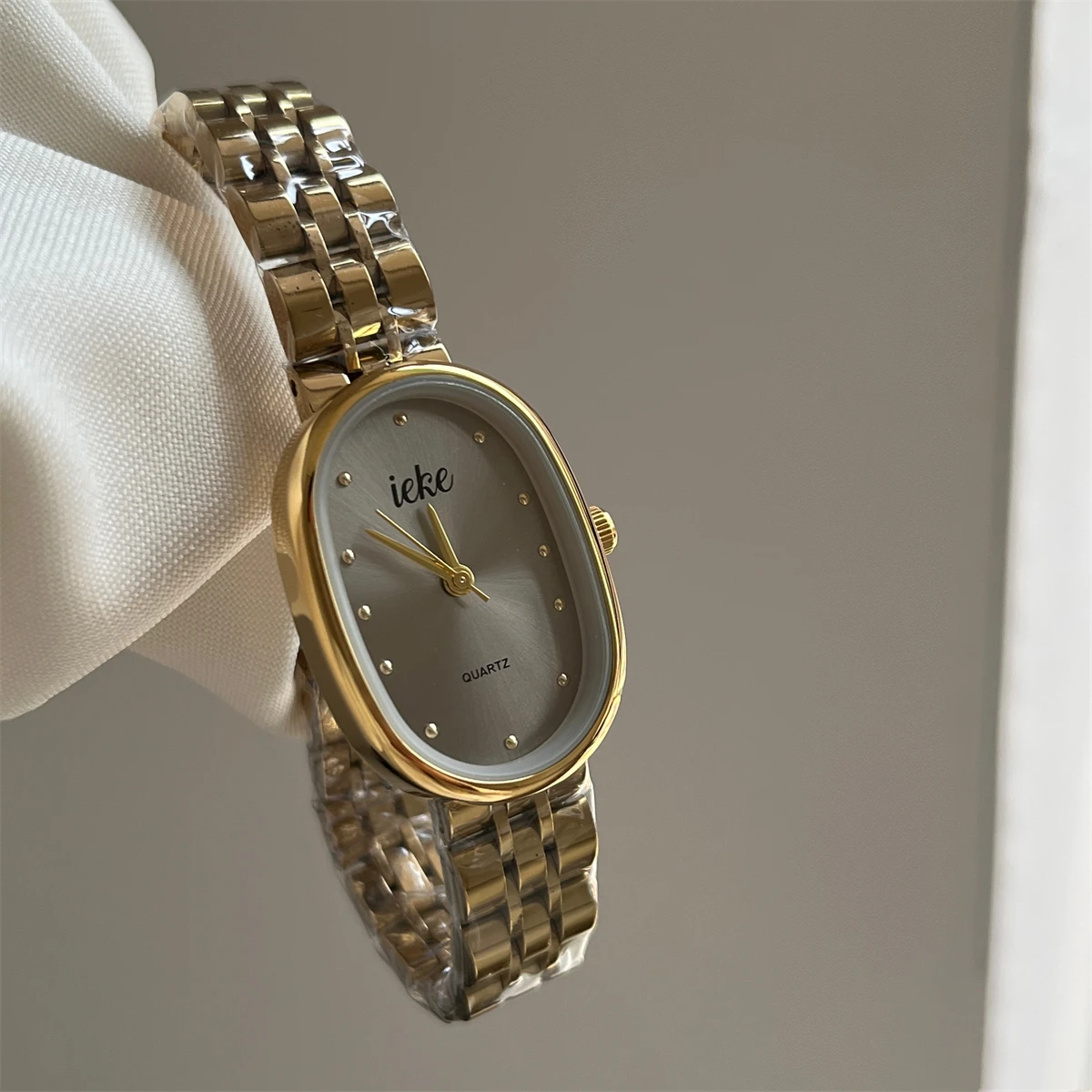 Retro-Style Oval Women'S Watch, Versatile And Stylish, With A High-Quality Steel Strap And Chain, A Trendy Women'S Watch.