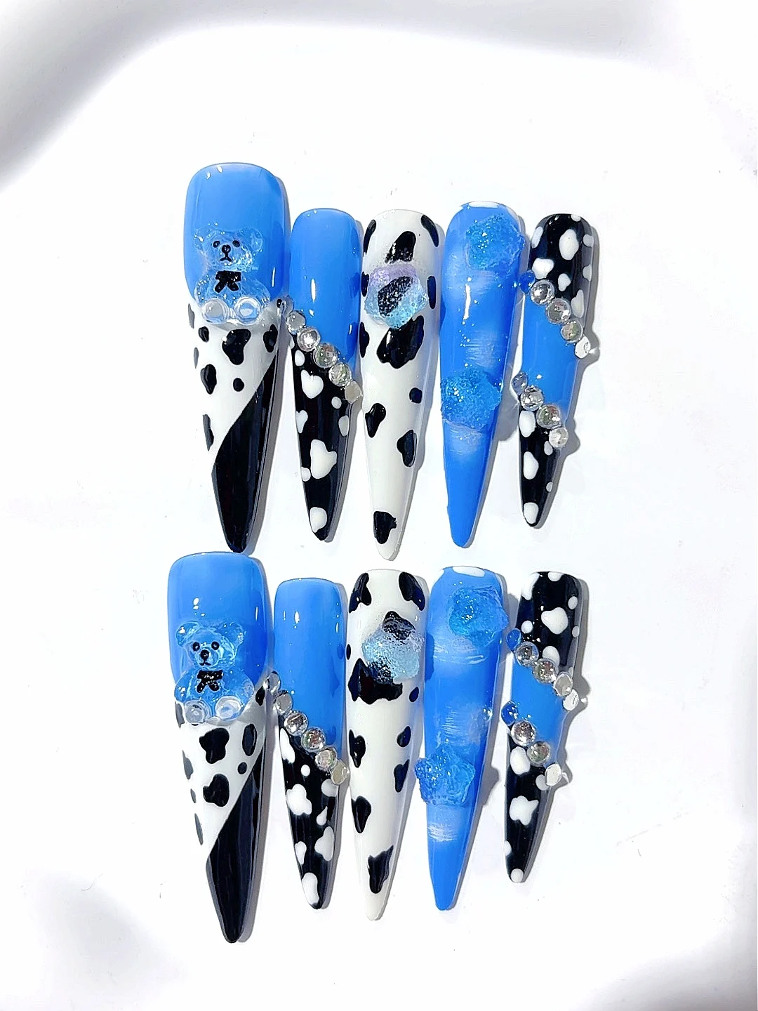 

Black and White Bear Long Pointed Fashion Manicure (L206)