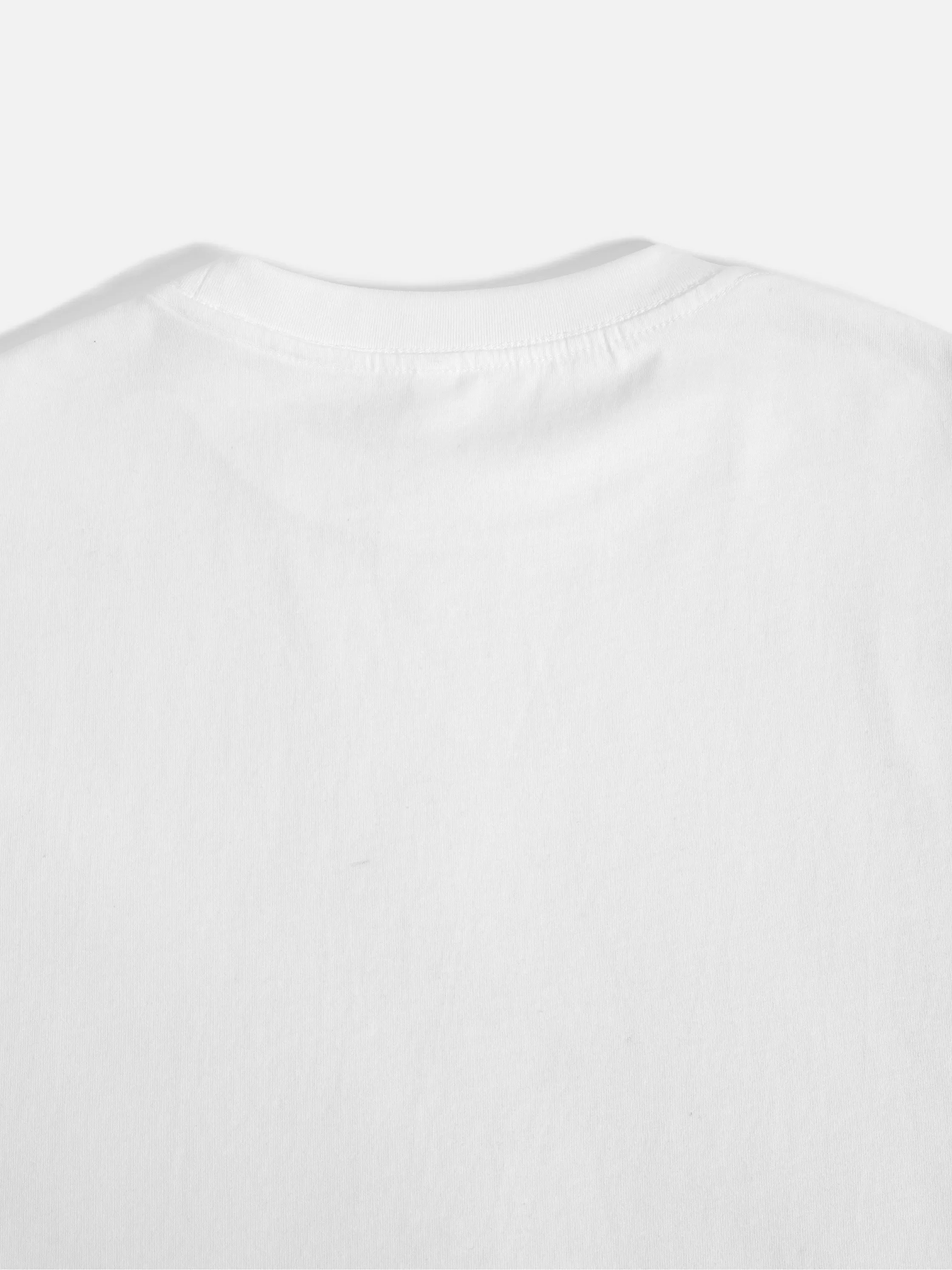 Camiseta de cuello redondo para mujer con estampado de corazón geométrico estilo casual manga corta adecuada para lazer diário