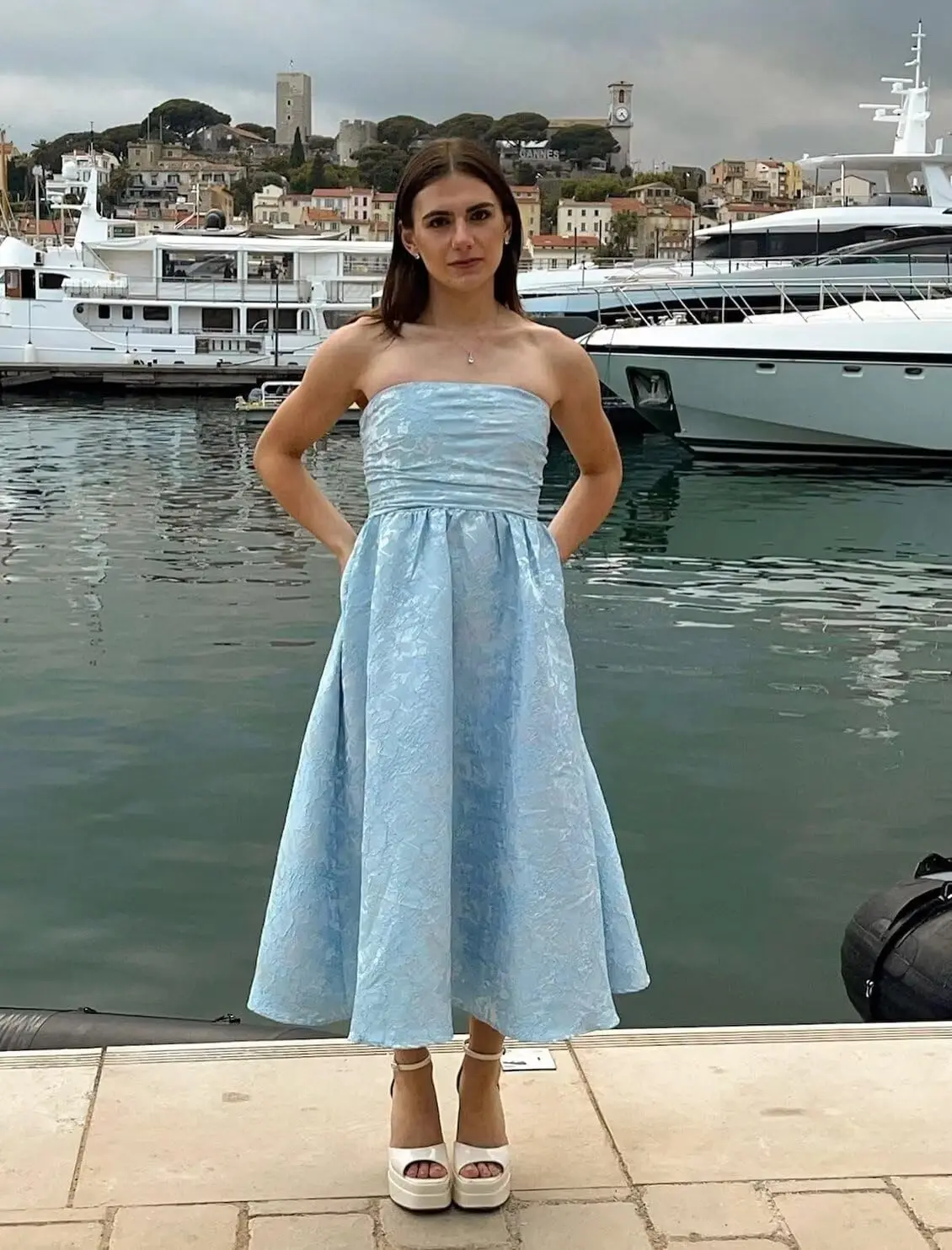 Elegantes Satin-Blumenjacquard-Abendkleid für Damen Trägerloses Korsett-Kleid in Teelänge Formelles Cocktail-Abendkleid Partykleid
