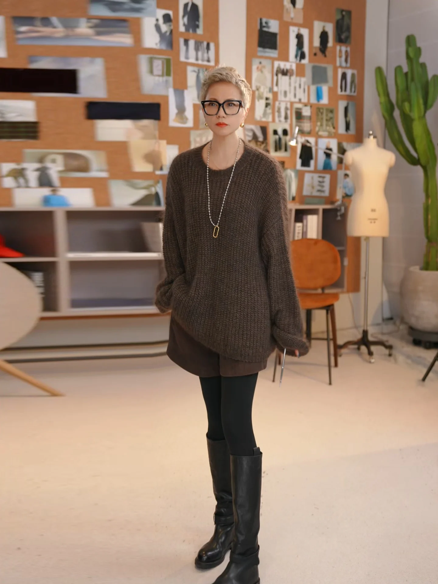 

Женский свободный свитер крупной вязки из смесовой шерсти Camere Blend Moxian MGX, длинный, круглый вырез