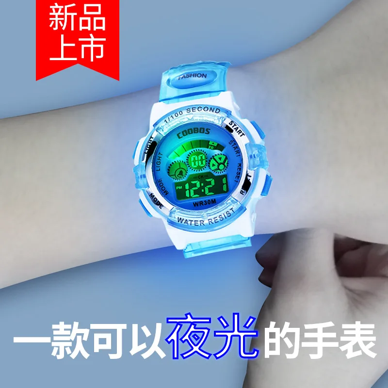 ساعة رياضية رقمية LED زرقاء للأطفال من كوبوس، مقاومة للماء حتى عمق 30 مترًا
