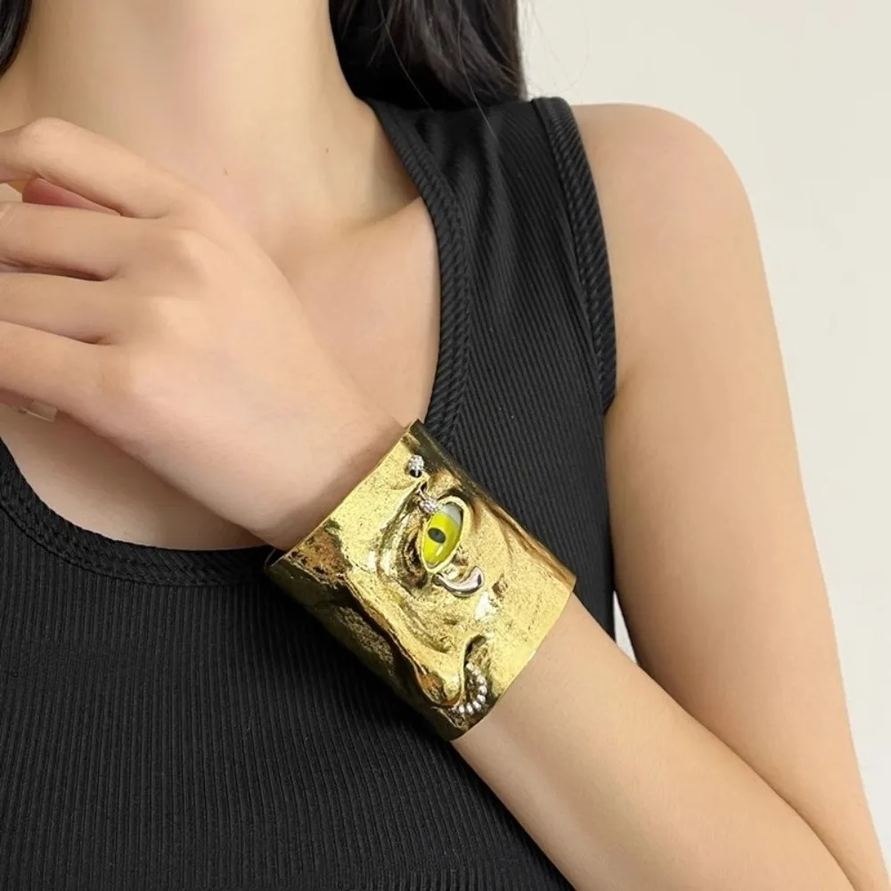 

Vintage Facial Features Bracelet Exaggerated Open Cuff Cuff Bracelet 3D Design Hand Crafted Metal Bracelet