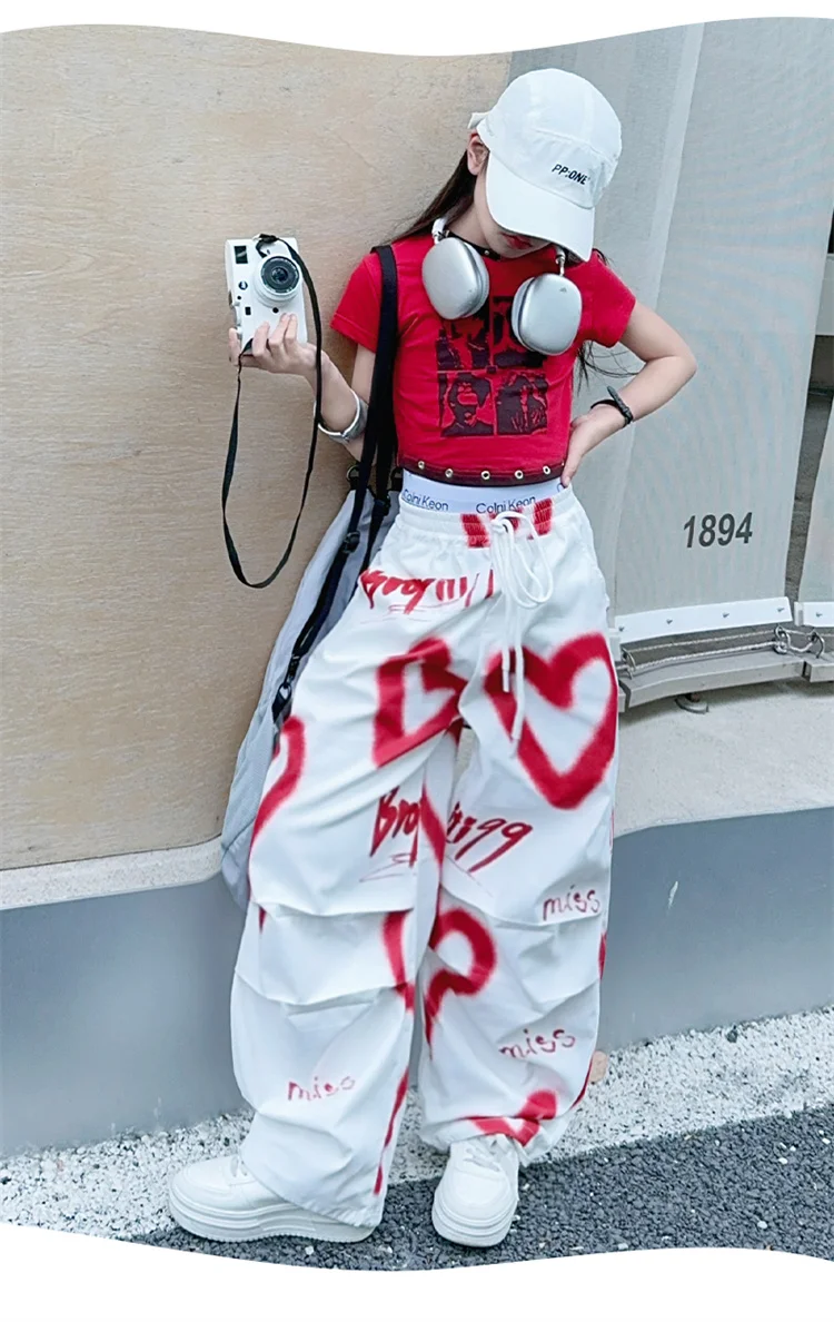 Kinder Hip-Hop Modehose mit Kordelzug und Zeichnungen für Teenager-Mädchen Coole Y2K Streetwear-Hose mit Herz-Graffiti 5-14 Jahre – Detail 3