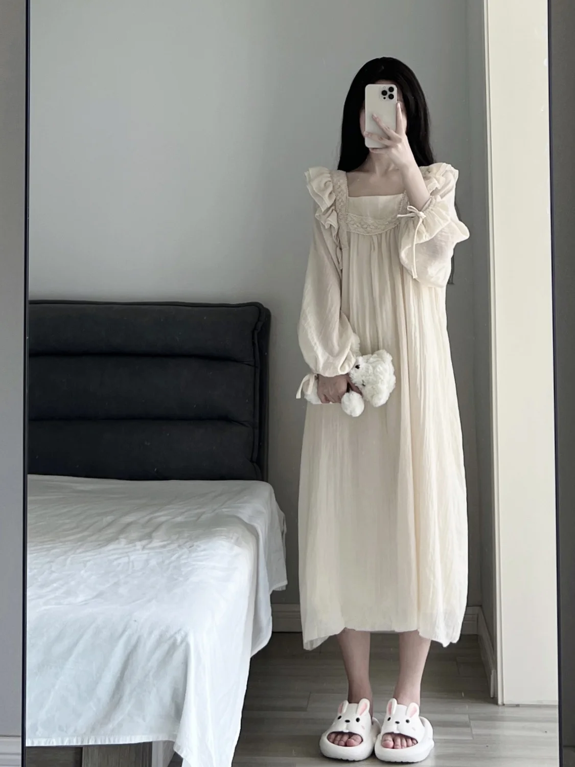 Long-sleeved nightgown women spring autumn new style sweet solid color high-end lace fashion lace ruffled pajamas home wear