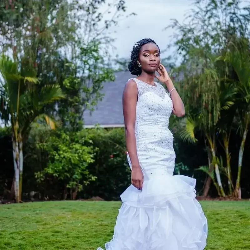 Maßgeschneiderte Luxus ärmellose Pailletten Perlen Sexy Designer echte Meerjungfrau Brautkleider Rüschen Schicht Fischschwanz