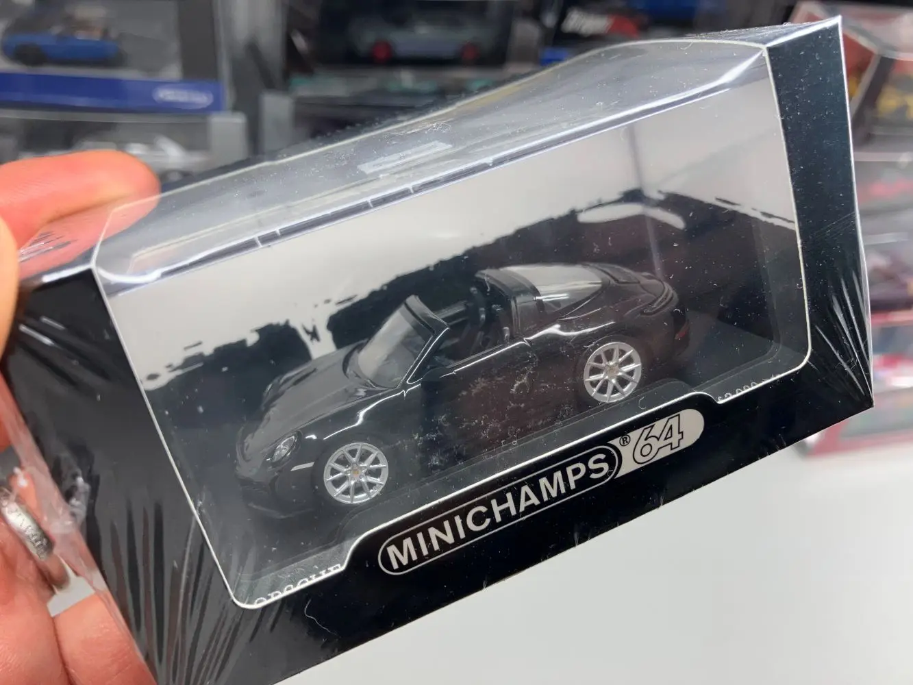 

Minichamps 1:64 911 Targa 4 GTS 992.2 2025 Черная спортивная модель автомобиля из литого металла, лимитированная серия
