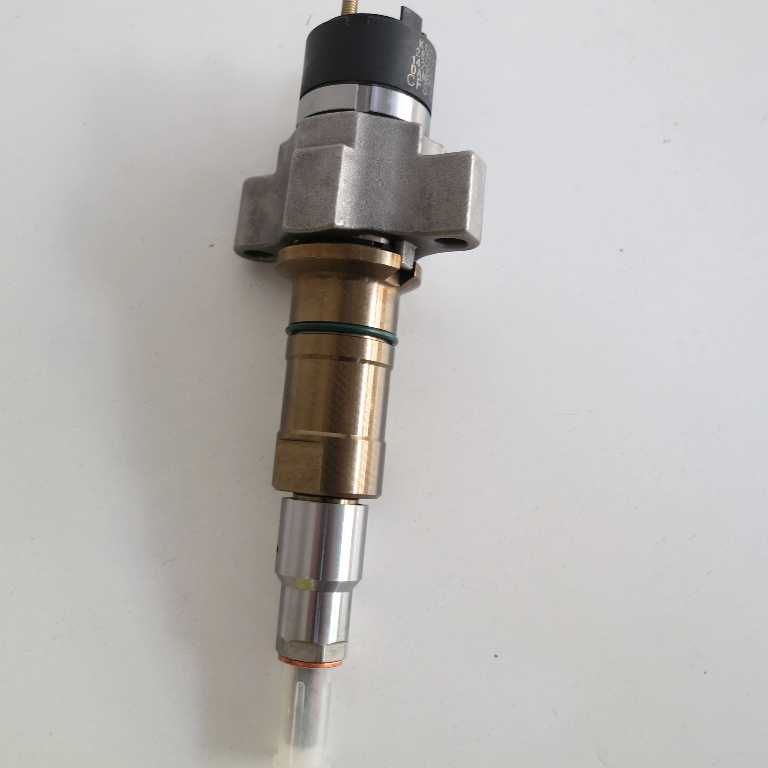 

Original Standard Production Line Fuel Injectors QSL ISL Die sel Engine Fuel Injectors 2872765