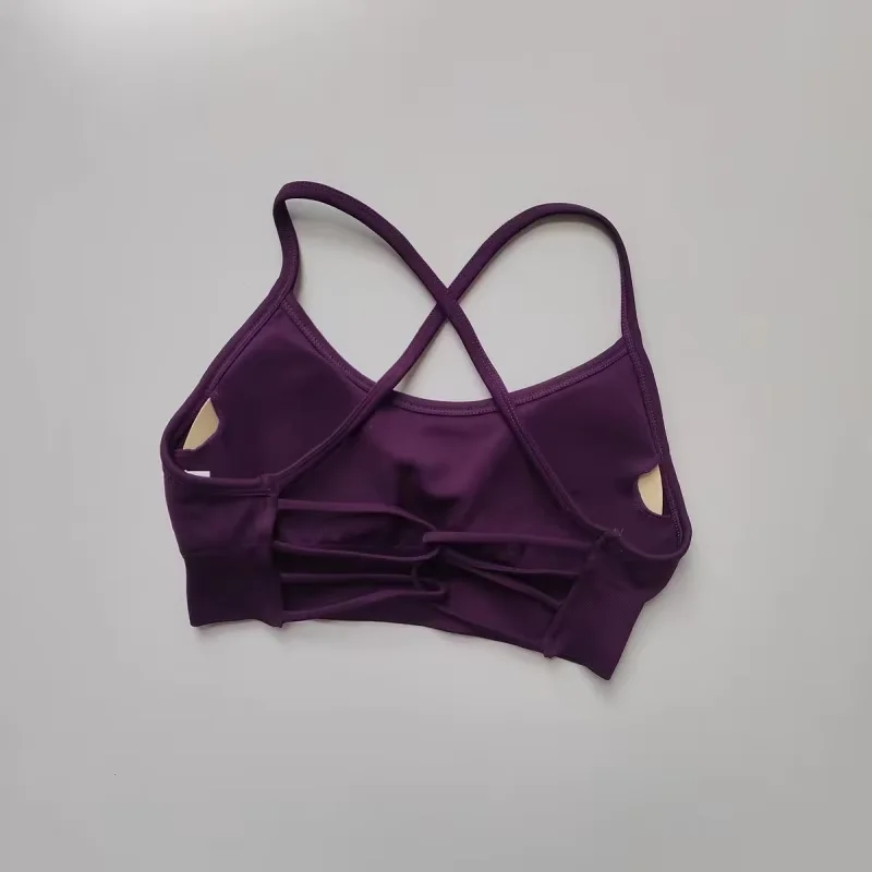 Schöner Yoga-Sport-BH mit offenem Rücken, dünnen Trägern und Kreuzriemen am Rücken, hochelastischer, atmungsaktiver BH, stoßdämpfend, ideal zum Laufen, für Pilates und Training. – Detail 6