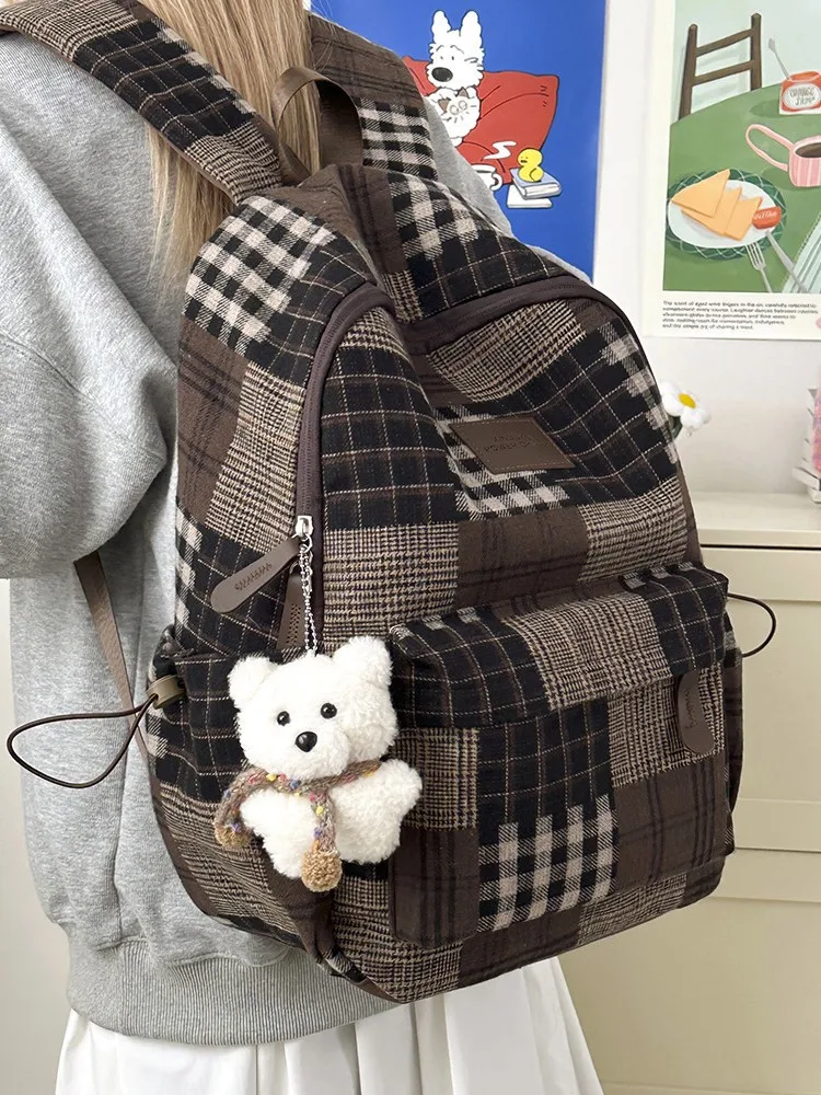 

2026New autumn and winter plaid-style backpack with a sense of atmosphere, suitable for college students, travel, and featuring