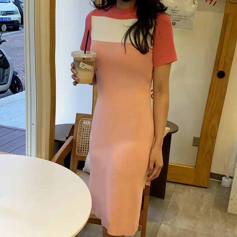 نمط جديد من كسر القهوة الفرنسية الخصر المعانقة التخسيس تصميم المتخصصة تي شيرت تنورة فستان محبوك صغير