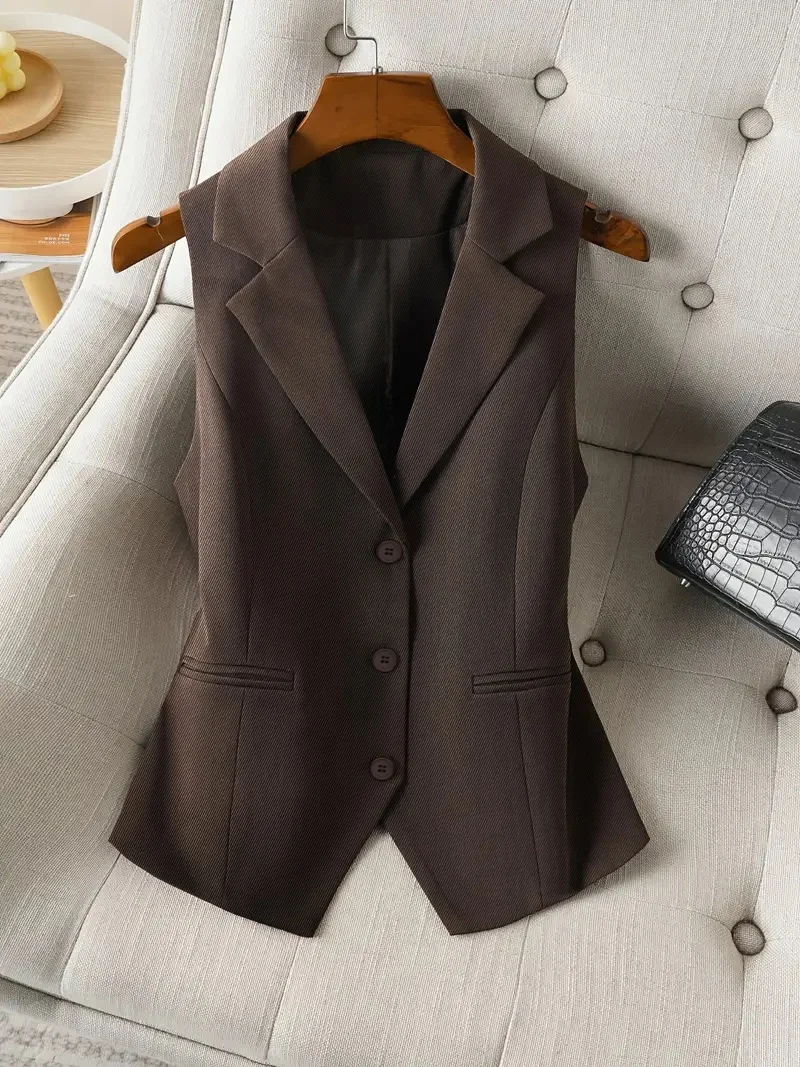 เสื้อกั๊กสูทผู้หญิงสไตล์วินเทจ สีน้ำตาล แบบสั่งตัด ไม่มีแขน ปกเสื้อแบบลาペル ดีไซน์กระดุมเข้ารูป เหมาะสำหรับใส่ทำงานประจำวัน สวมใส่สบาย ดีไซน์พับได้ทุกแบบ