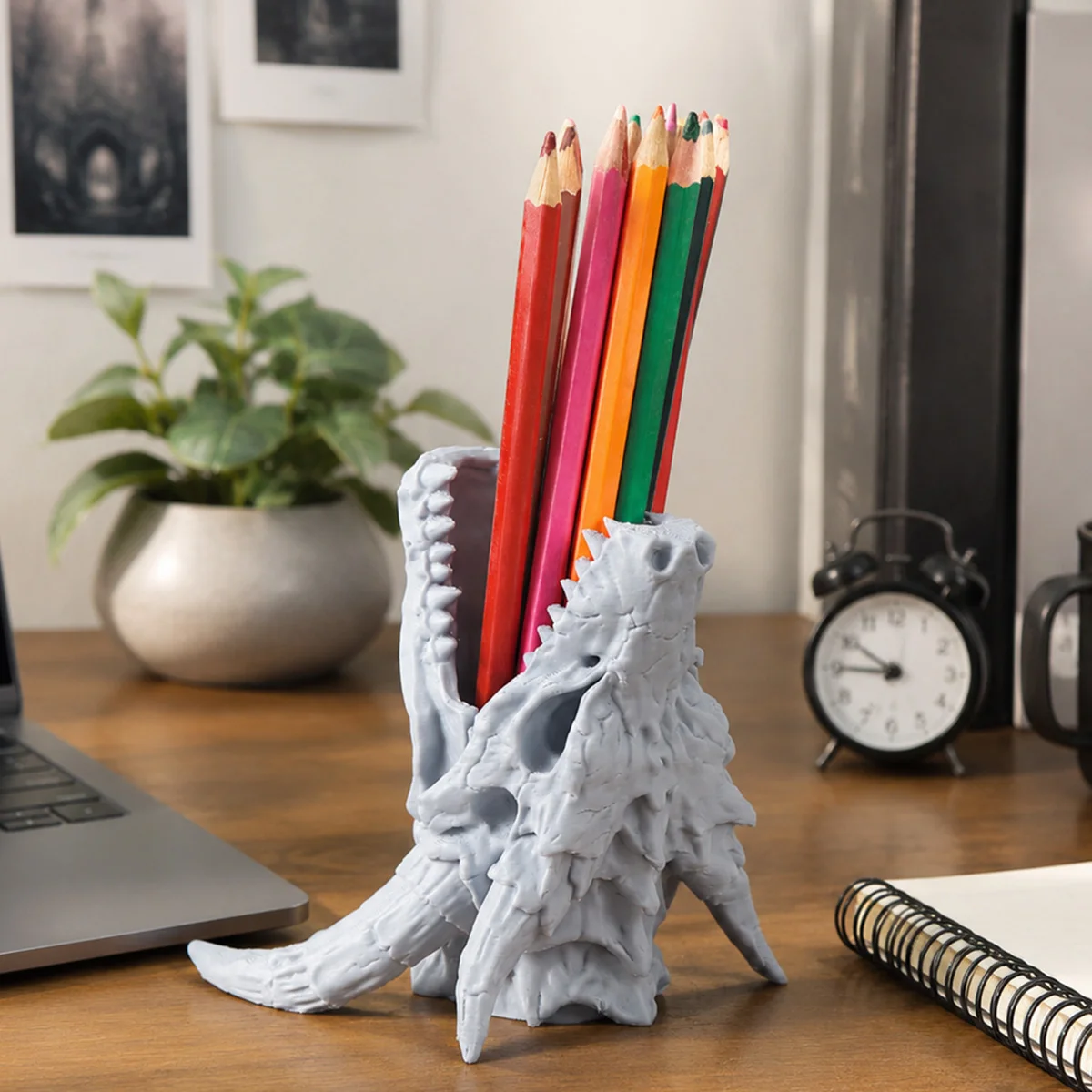 Cross-border Dark Dragon Skull Pen Holder, Fantasy Dragon Head Desktop Stationery Storage Cup, Creative Study Makeup Brush Decor