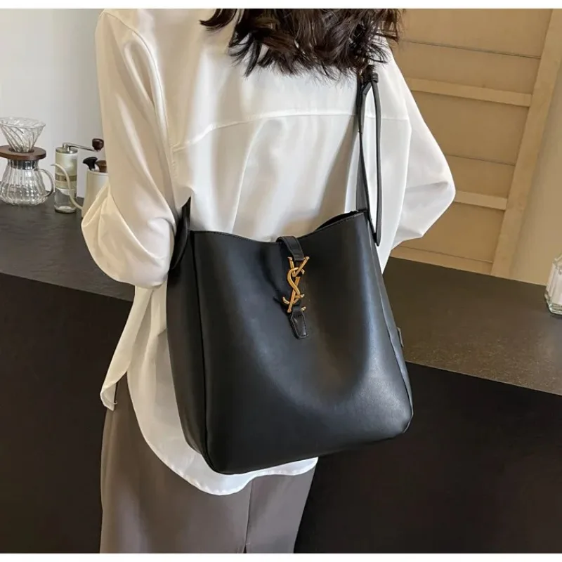 2025 New Bucket Bag for Women - Spacious Crossbody Shoulder Bag, Trendy Large Capacity Bag, Fashionable Daily Commute Purse