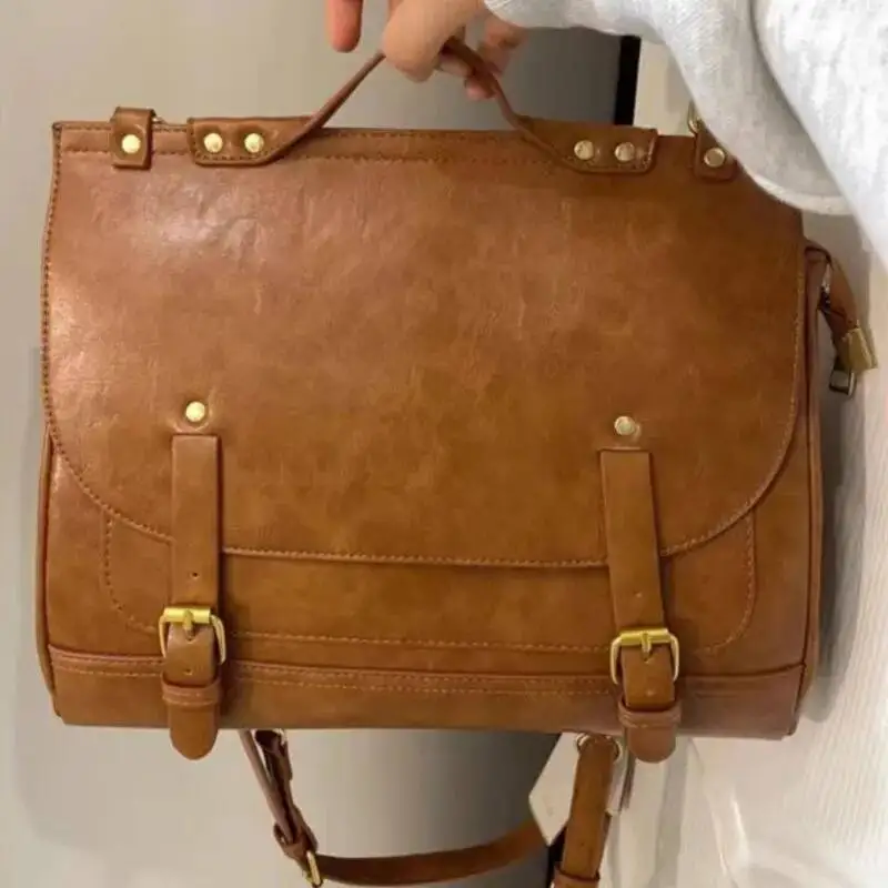 Retro Studded Backpack Women Academy Style Large Capacity Leather Messenger Ladies High End Multi Functional Crossbody Bag